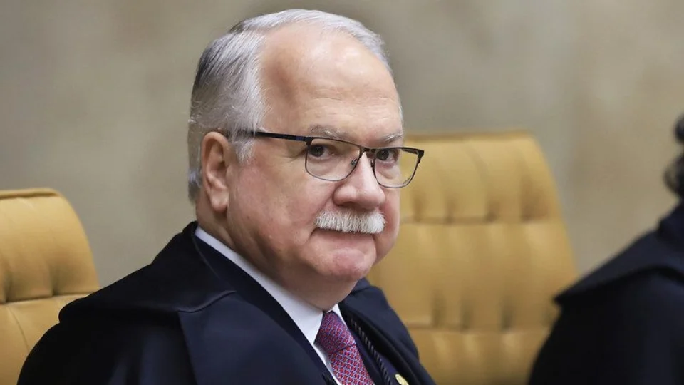 Fachin vota contra ação que contesta aumento de poderes do TSE