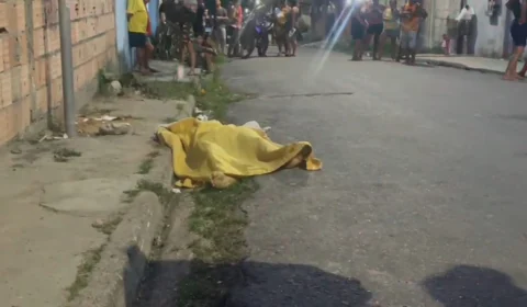 VÍDEO: homem recebe telefonema e ao sair de casa é morto, em Manaus