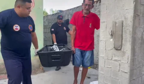 VÍDEO: mulher é morta a tiros após ter casa invadida por dupla em Manaus