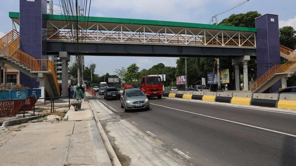 Passarela da avenida Ephigênio Salles é inaugurada na Zona Centro-Sul de Manaus