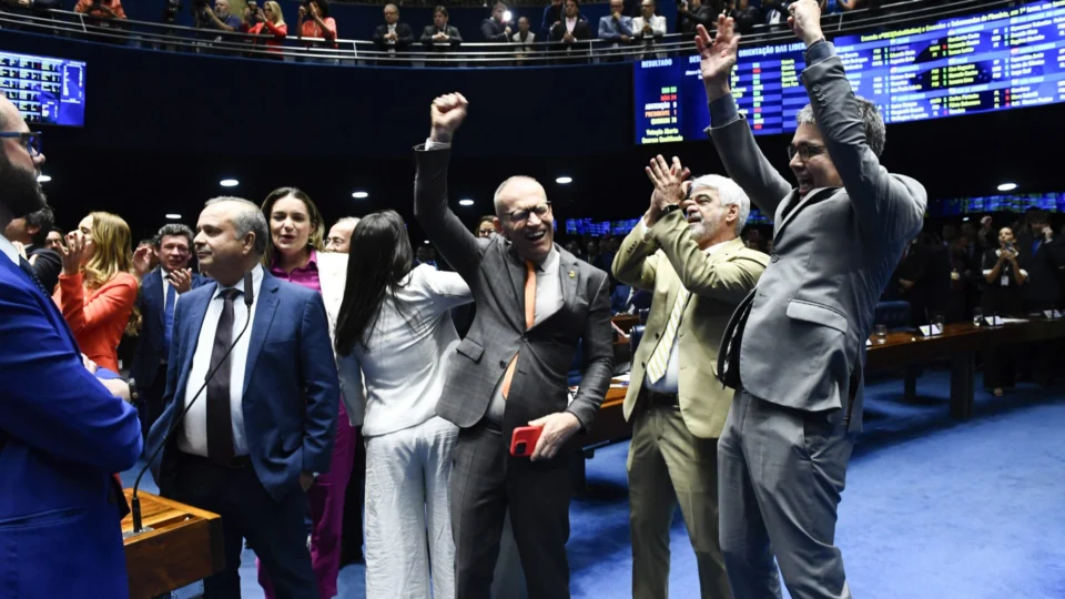 Reforma Tributária é aprovada no Senado em dois turnos