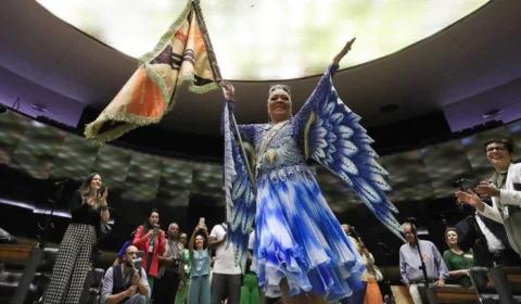 Ministérios acionam PF no caso de racismo contra porta-bandeira