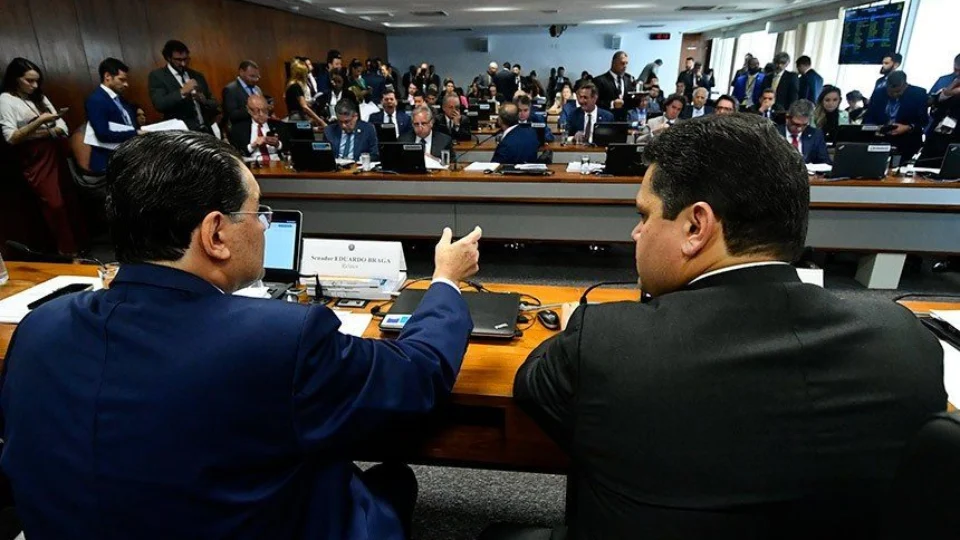 Reforma tributária é aprovada na CCJ do Senado