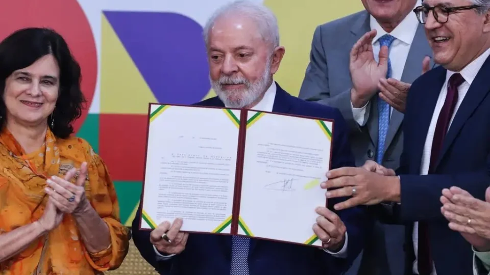 Lula sanciona projeto de lei que regulamenta profissão de sanitarista