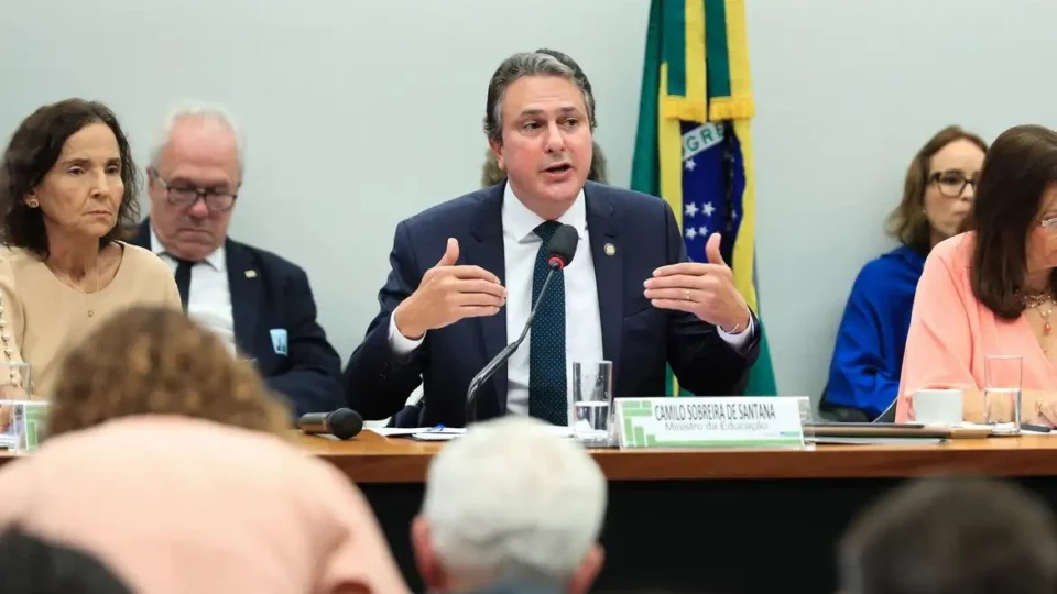 Questões do Enem não sofrem interferência do governo, garante ministro