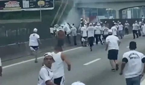 Briga entre torcedores do Santos e Botafogo causa interdição de rodovia