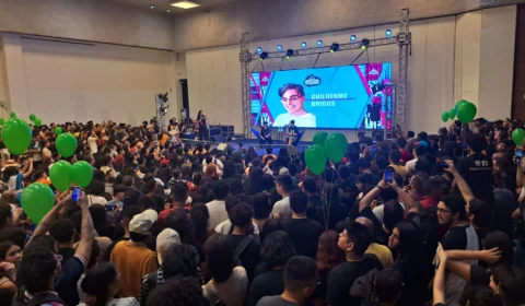 Guilherme Briggs dublador de personagens marcantes conversa com fãs no Amazon Tecnogame