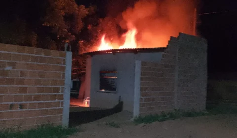 Suspeito de incendiar casa da ex-esposa por ciúmes é preso em Rio Sono-TO