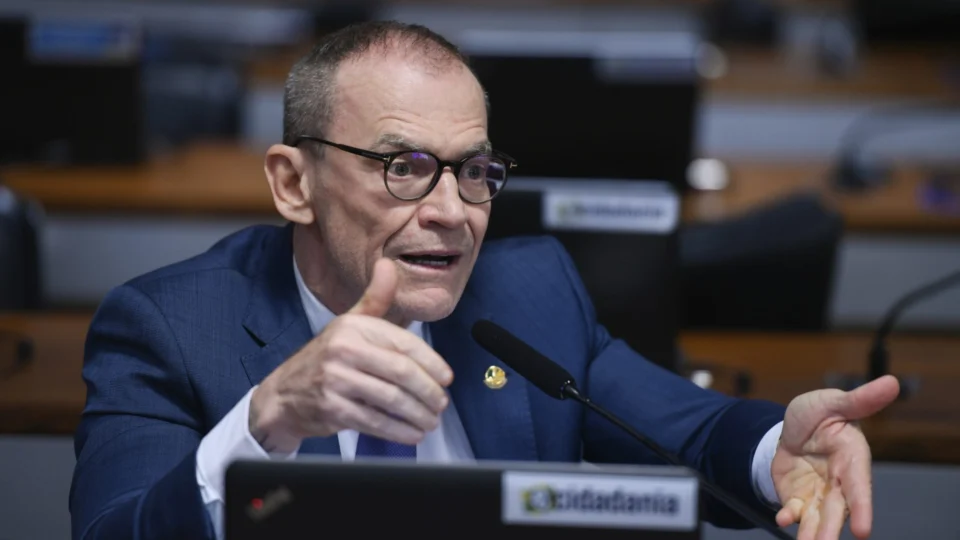 Saiba quem é o senador do PT que votou contra veto de Lula