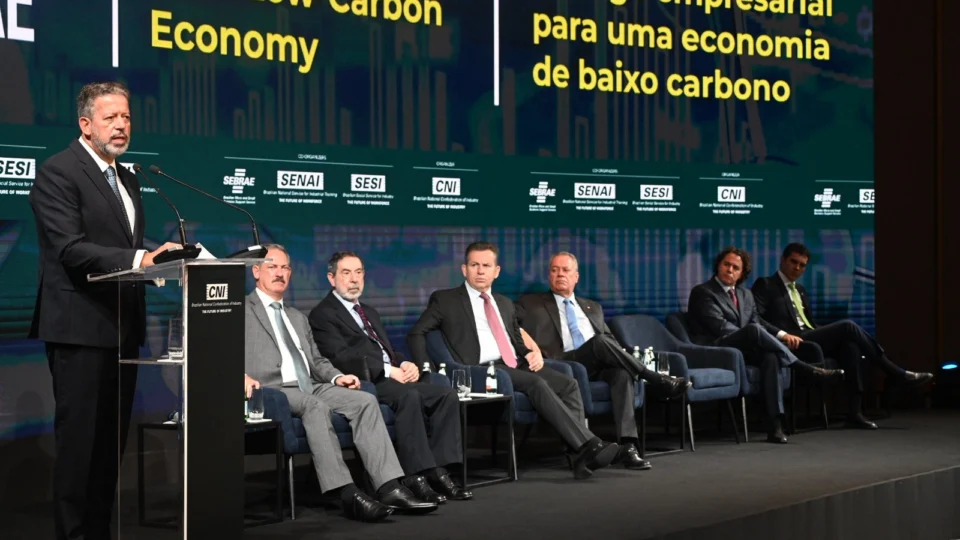 Lira diz na COP 28 que espera concluir em breve reforma tributária