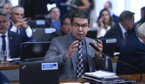 Sancionada lei que incentiva a permanência de alunos no ensino médio