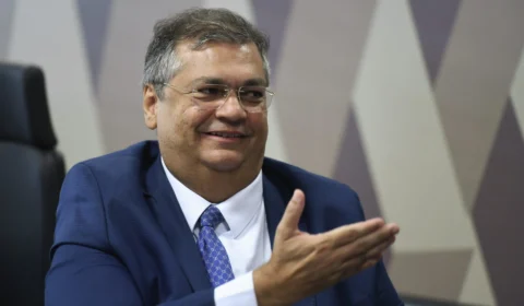 Dino elogia Carmen Lúcia e Moraes pela coragem em tempos difíceis