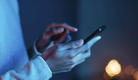 Mulher é suspeita de extorquir R$ 17 mil de homem em app de namoro em SC