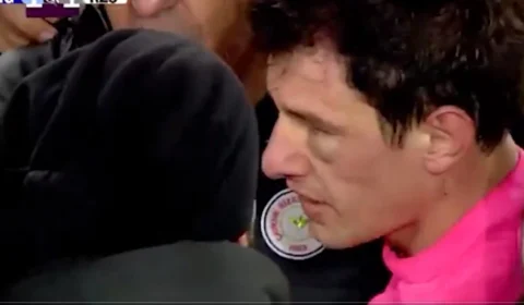 Presidente de clube Turco invade campo, agride árbitro e choca torcida