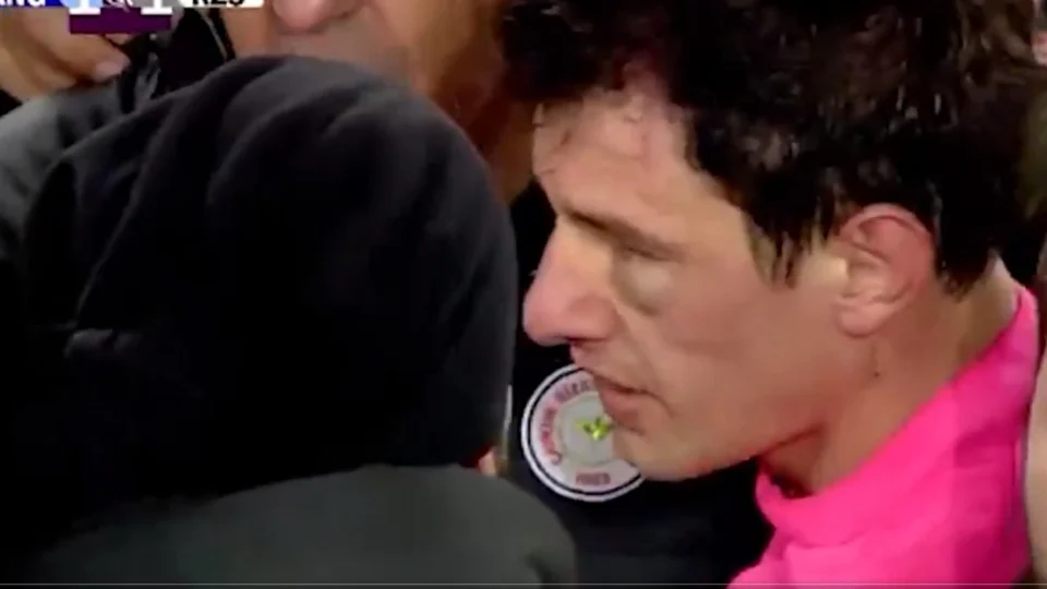 Presidente de clube Turco invade campo, agride árbitro e choca torcida