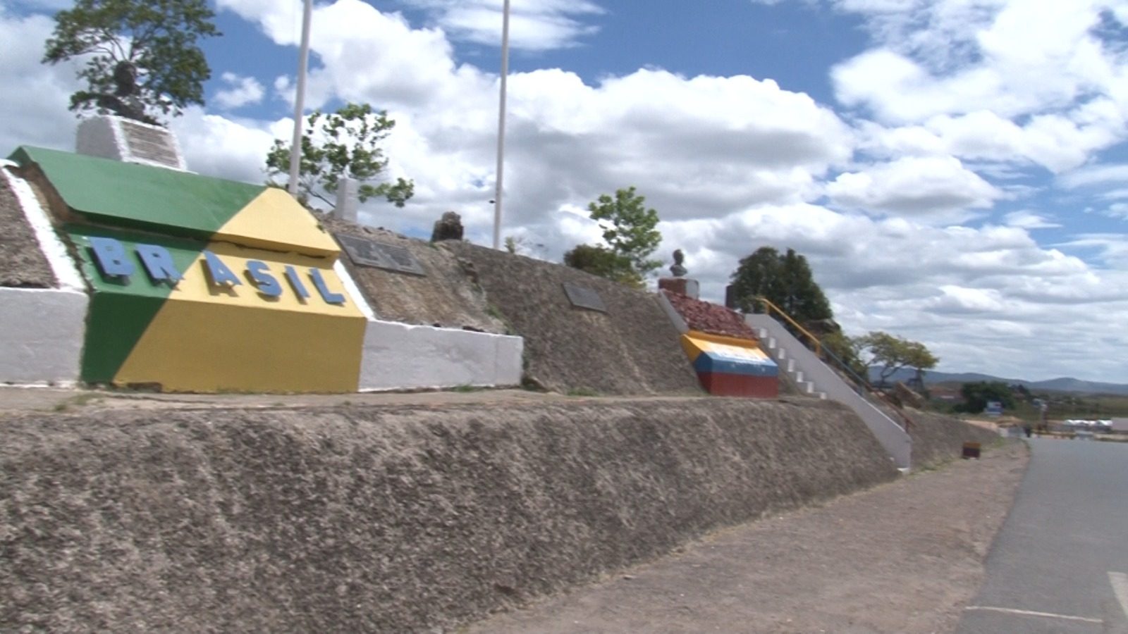 20 veículos blindados são enviados para fronteira do Brasil com Venezuela