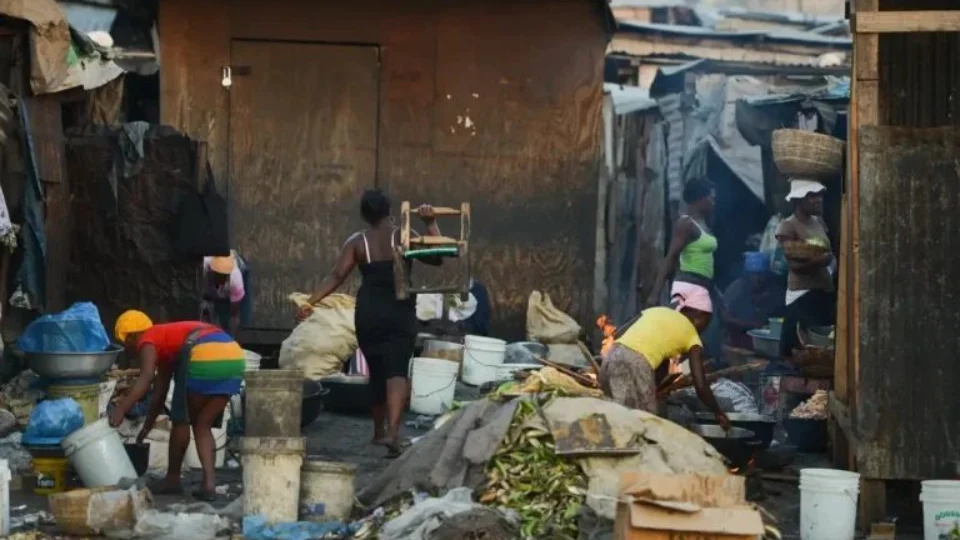 Mais de meio milhão de Amazonenses viviam em extrema pobreza em 2022