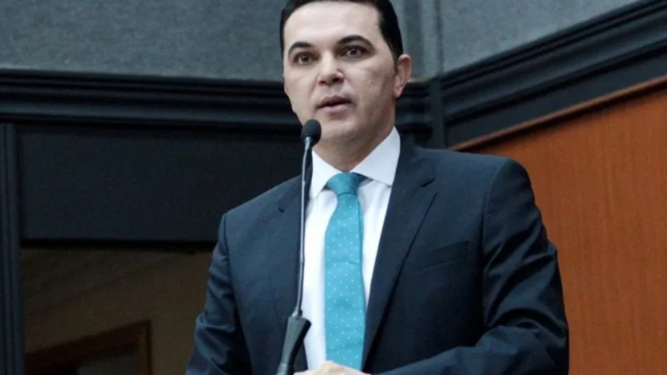 Jalser Renier tem pedido negado pela Justiça para retirar tornozeleira