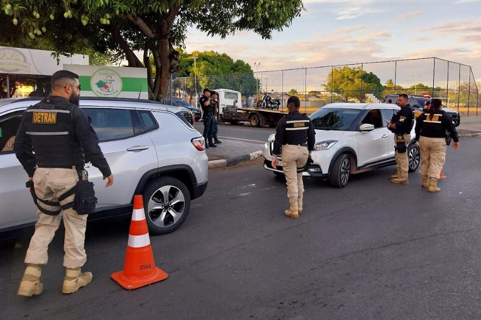 Detran-RR em blitz na avenida Ville Roy em Boa Vista - Foto: Ascom/Detran-RR