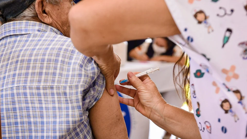 Covid-19: cerca de 100 mil acreanos devem receber nova dose de vacina