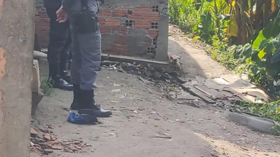 Corpo com marca de tiros é encontrado na Zona Leste de Manaus