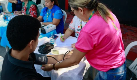 Pessoas em situação de rua receberão cuidados e ceia natalina em Manaus