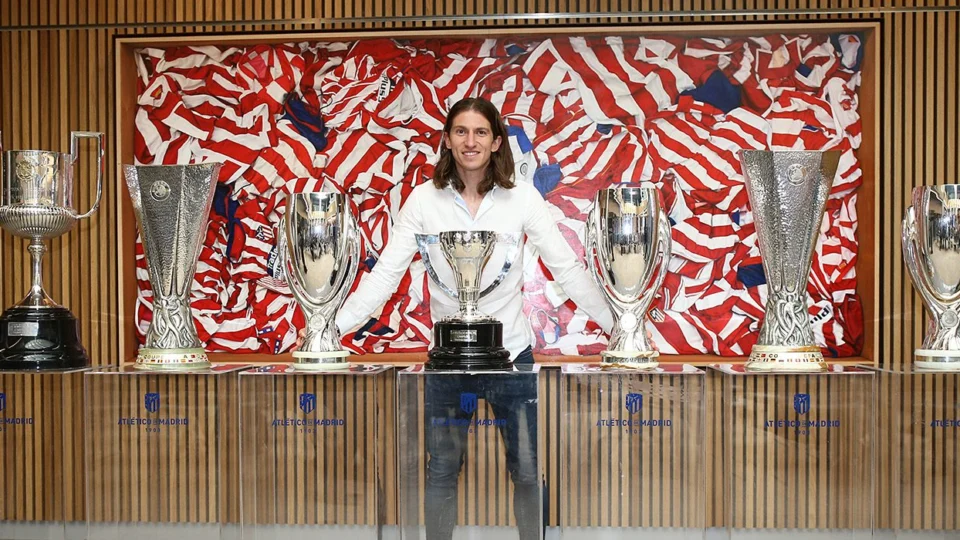 Filipe Luís recebe convite de Jorge Jesus para compor comissão técnica do Al-Hilal