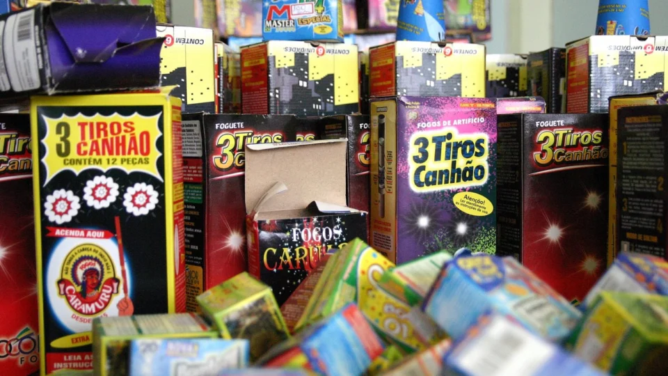 Procon apreende 164 caixas de fogos de artifício com estampido no Acre