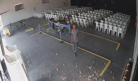 VÍDEO: homem invade igreja e furta equipamentos eletrônicos no Acre