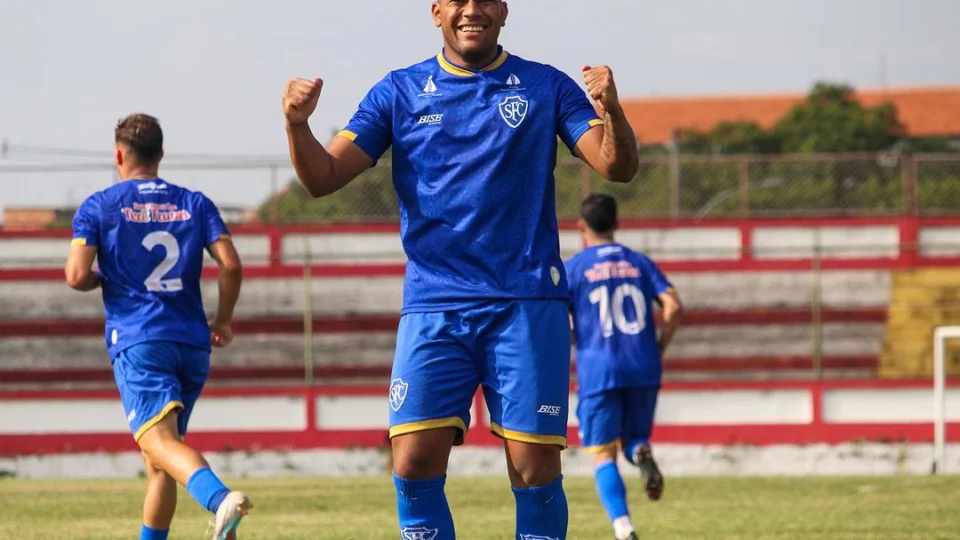 Nacional FC anuncia contratação do atacante Fabinho Polhão, revelado no Flamengo