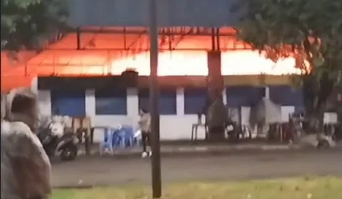Vídeo: incêndio atinge boxes dentro da feira do Santo Antônio em Manaus