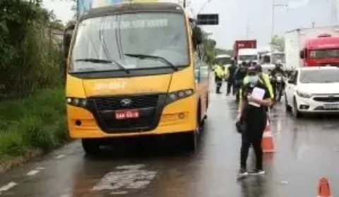 Motoristas do transporte ‘Amarelinho’ mantêm greve pelo segundo dia, em Manaus