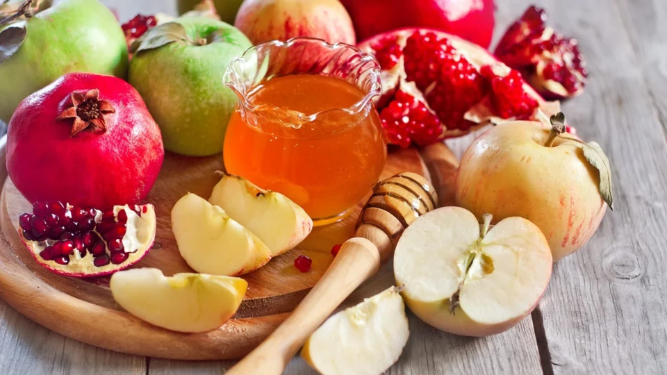 Receitas rápidas para o Natal: frutas assadas com mel e canela