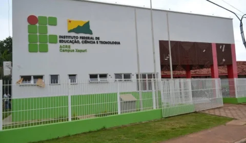 Professor denunciado por agredir aluno de 16 anos é afastado do cargo no Acre