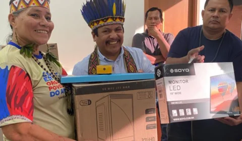 Indígenas recebem computadores com foco na inclusão digital