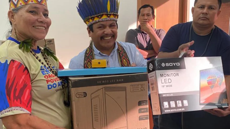 Indígenas recebem computadores com foco na inclusão digital