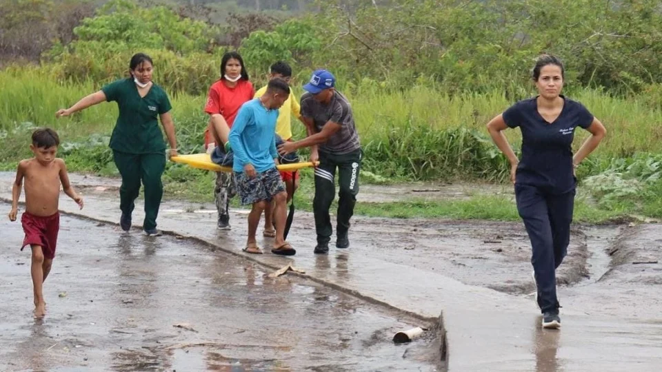 Viatura da FEMARH se envolve em acidente em Caroebe-RR