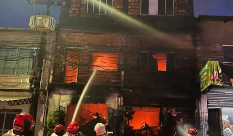 Incêndio de grande proporção atinge prédio de 4 andares em Manaus