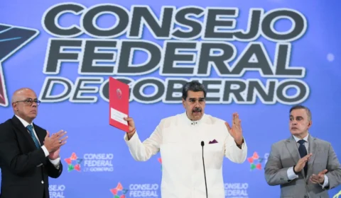 Maduro propõe lei para criar província e explorar petróleo na área