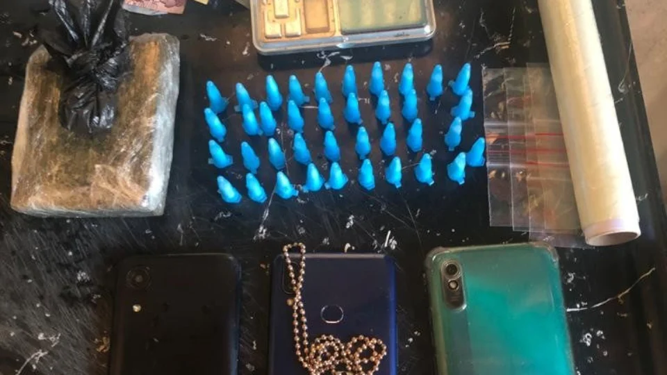 Mãe e filho menor de idade são suspeitos de tráfico de drogas em Peixe-TO