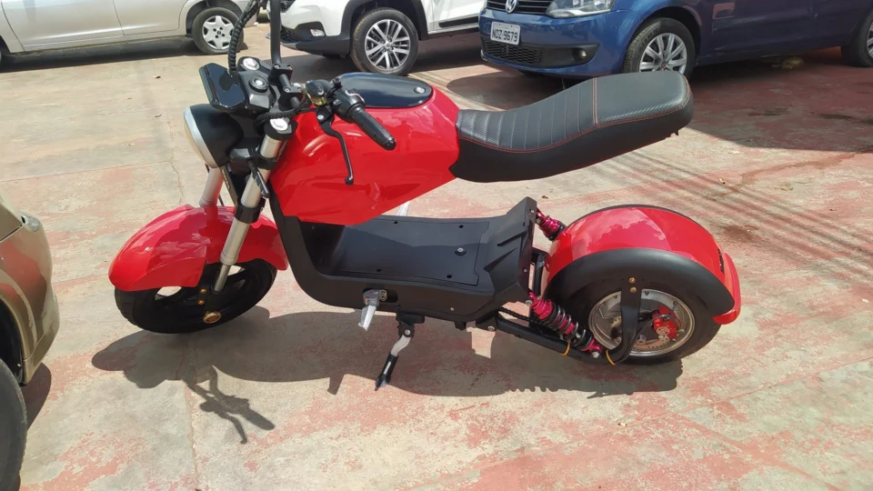 Motos elétricas em circulação devem ser registradas e emplacadas