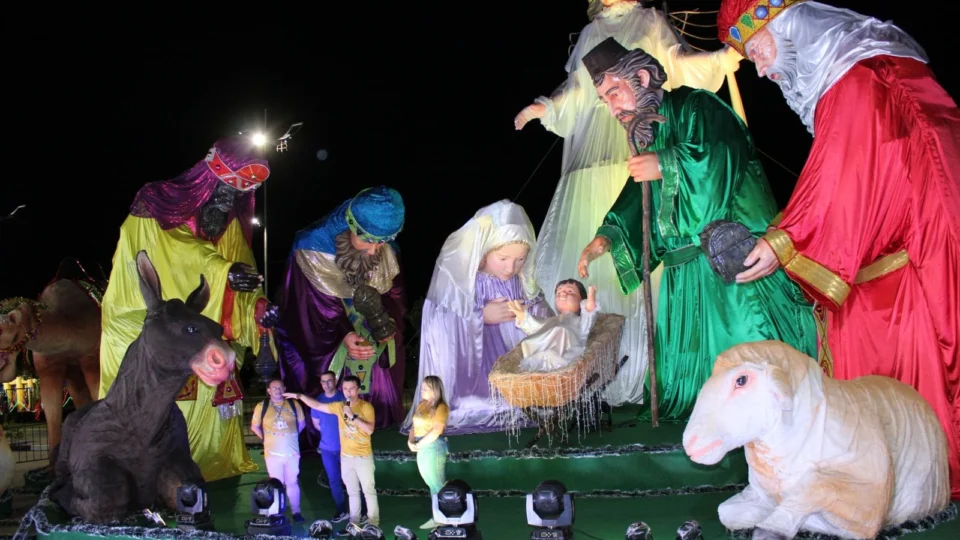 Manaus inaugura maior presépio em movimento do Brasil