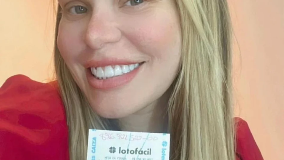 Ex-BBB Paulinha Leite ganha mais de R$ 4 milhões na Lotofácil