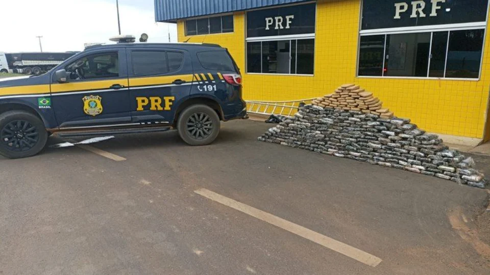 Em Rondônia, PRF apreende carga com 220 kg de droga proveniente do AC