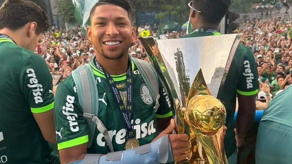 Rony revela inspiração em Luis Suárez para ser o centroavante no Palmeiras