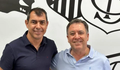 Marcelo Teixeira anuncia Fábio Carille como comandante do Santos para 2024