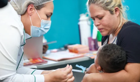 Brasil aumenta cobertura de 8 vacinas para crianças com 1 ano em 2023, diz MS