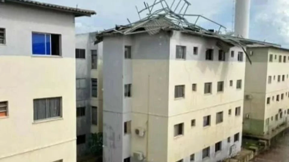 Vídeo: chuva rápida causa estragos em residencial de Palmas