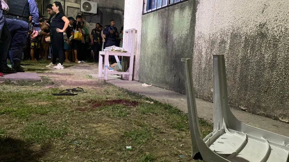 Dois jovens foram mortos com 20 tiros em frente de casa, na ZN de Manaus