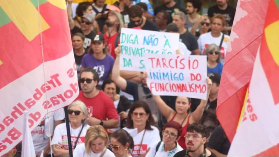 Corrente do PT se reúne para planejar estratégias de oposição a governo Tarcísio